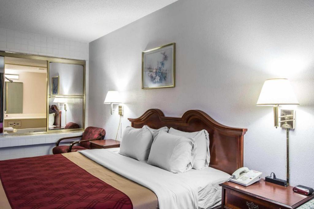 Econo Lodge South Garner Exteriér fotografie